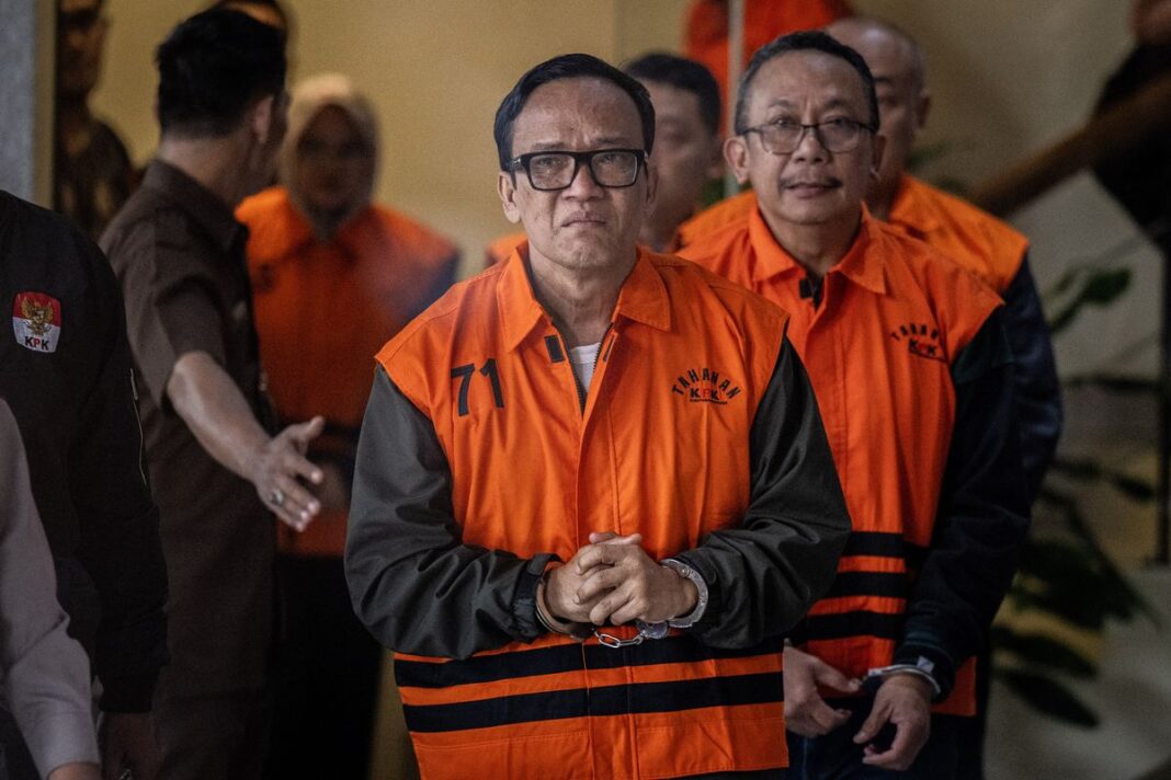 肃贪会将劳工部副部长伊曼纽尔(Immanuel Ebenezer)列为贪污案嫌疑人,涉及劳工部职业健康与安全(K3)认证办理过程中的敲诈行为。
