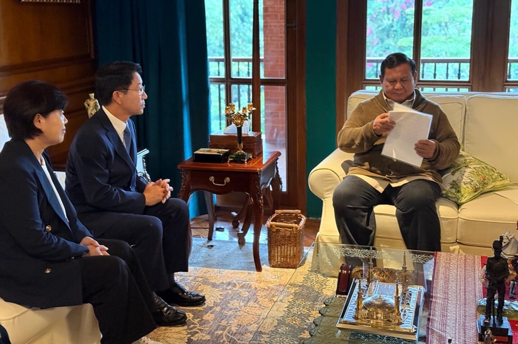 8月20日报道,普拉博沃总统(Prabowo Subianto)接受韩国总统李在明的邀请,将于近期对首尔进行国事访问。该邀请由韩国总统特使、韩国民主党资深议员赵正植(Cho Jeong-sik)在会晤中亲自转达。