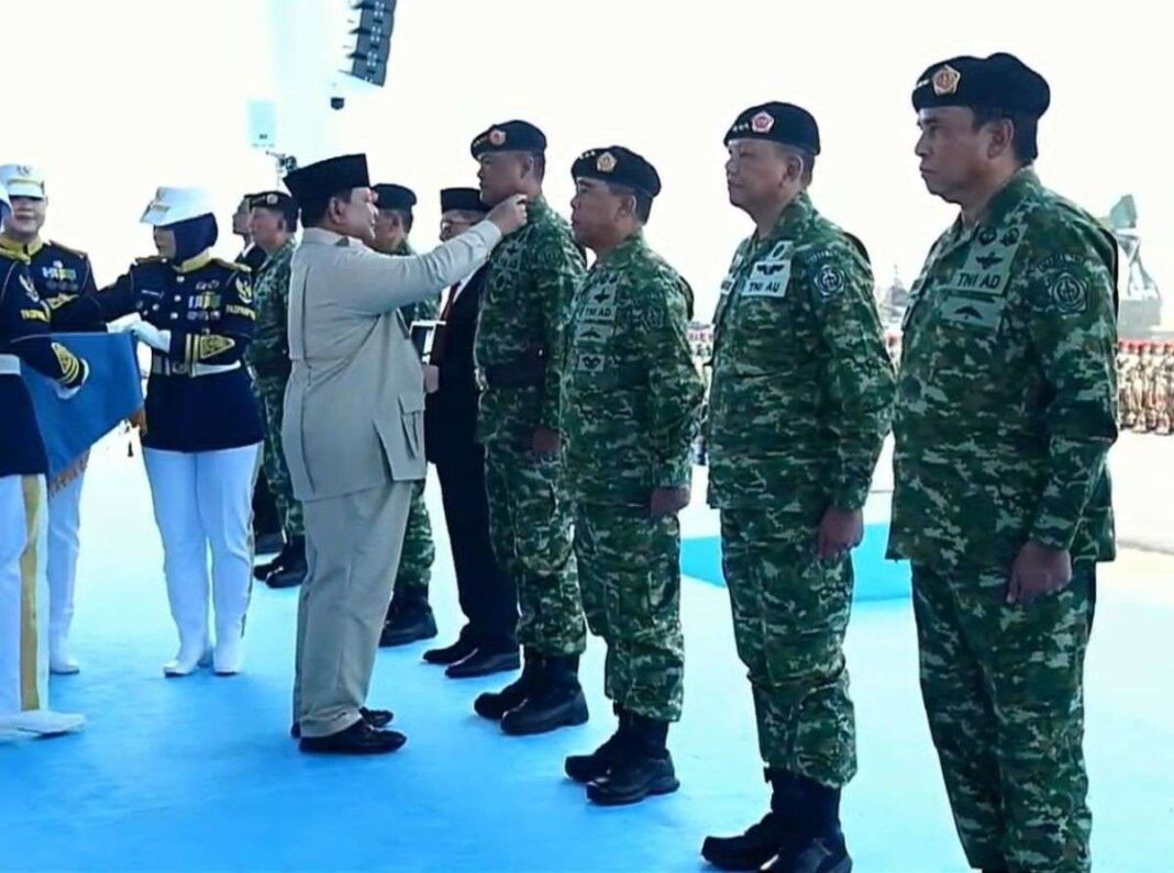 总统正式任命坦迪奥·布迪(Tandyo Budi Revita)为国军副总司令。(INT)