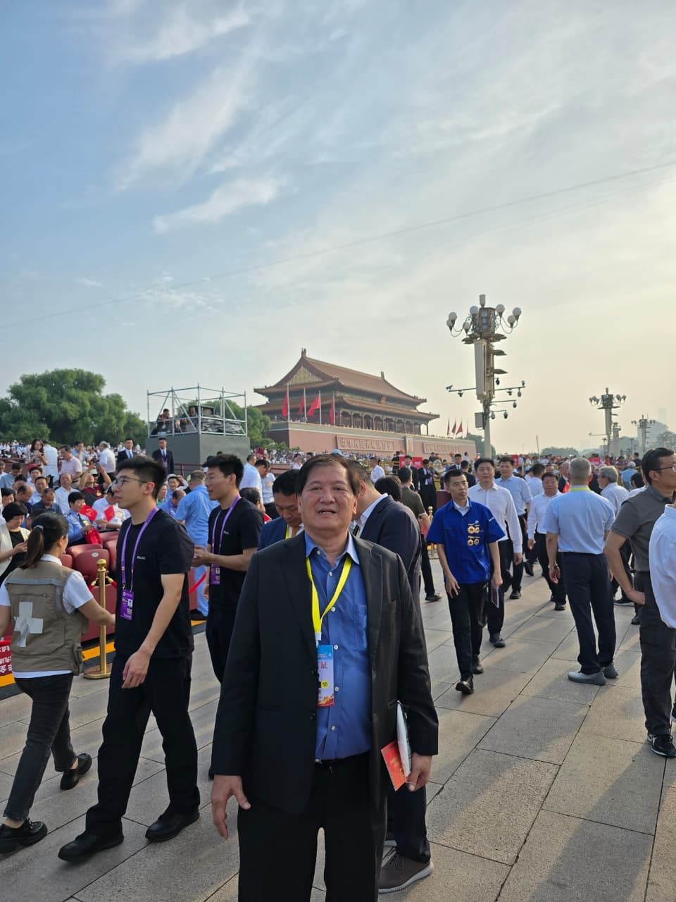 作为印尼侨界代表,印度尼西亚《讯报》社长林荣胜应邀赴中国北京,出席中国人民抗日战争暨世界反法西斯战争胜利80周年纪念活动及阅兵式。