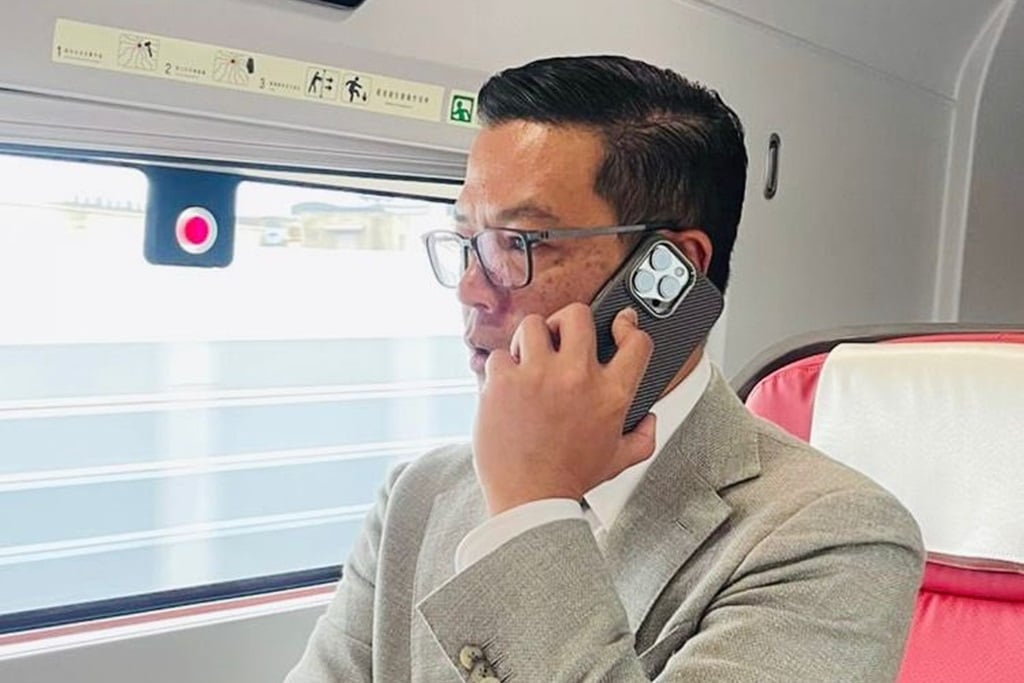 外交部长苏吉奥诺(Sugiono)就驻秘鲁使馆随员泽特罗·莱昂纳多·普尔巴(Zetro Leonardo Purba)遭枪击身亡事件,紧急致电秘鲁外长埃尔默·沙莱尔(Elmer Schialer),要求彻查此案。