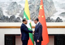 王毅与缅甸新任外长在北京会谈