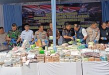 楠榜警方销毁价值2649亿盾毒品物证