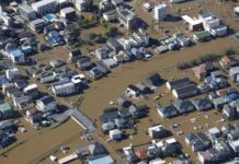 日本遭强台风杜鹃侵袭 逾4.5万户停电